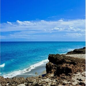 Hello! Welcome to my little corner of the Poshmark world. 🥰